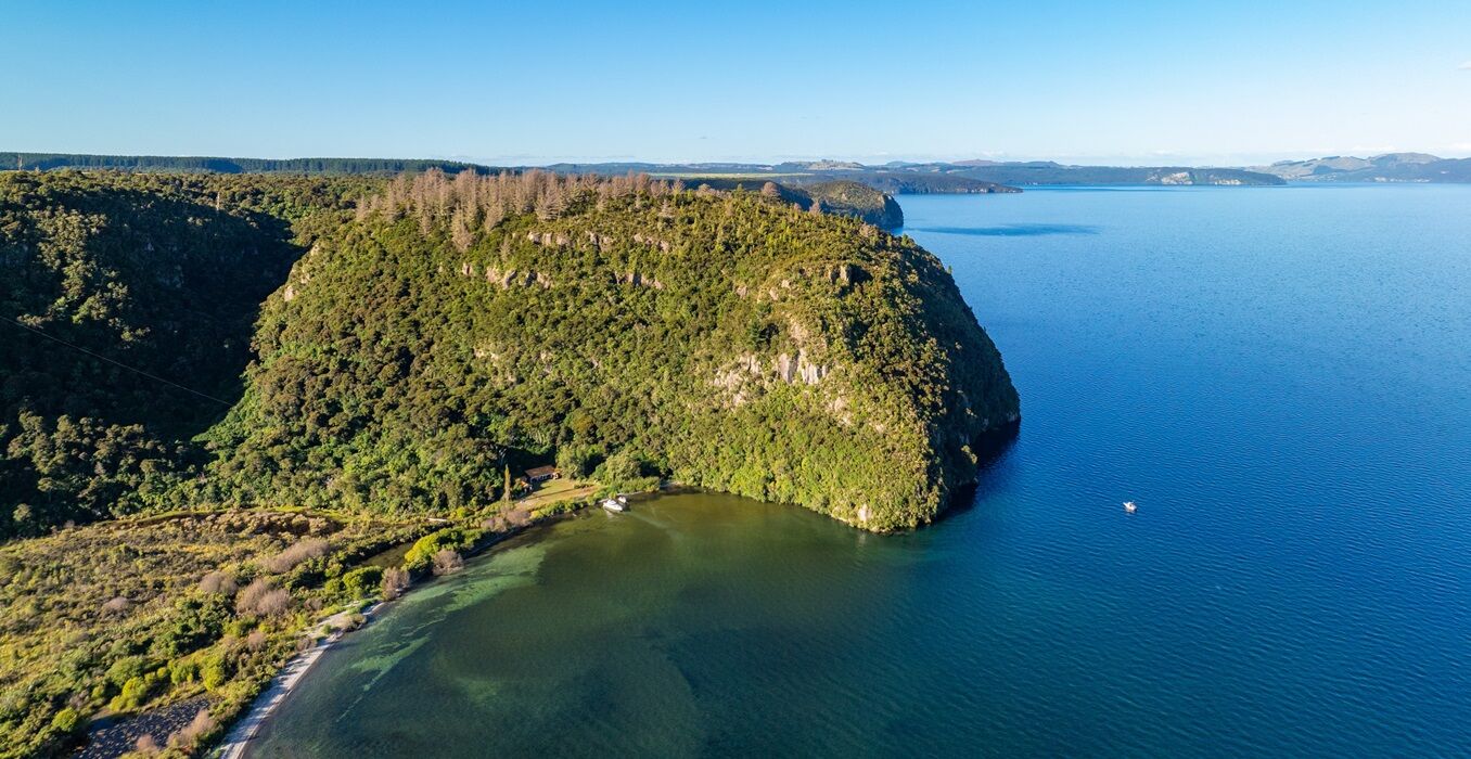 Lake-taupo-paradise-that-time-forgot-1356x700.jpg